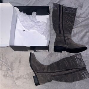 Torrid 4B Grey Oilsde swtr knee bt (size 10)